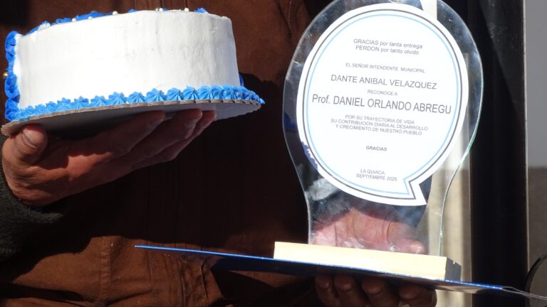 SENTIDO HOMENAJE a PROFESORES JUBILADOS eN LA QUIACA