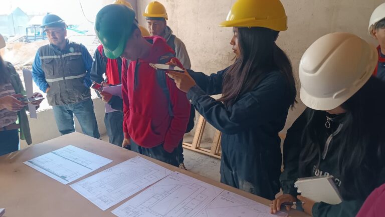 ALUMNOS DE LA ESCUELA TÉCNICA VISITARON LA OBRA DEL NUEVO CENTRO CULTURAL DE LA QUIACA
