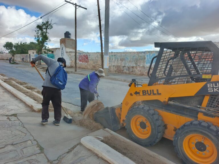 INTENSO OPERATIVO DE LIMPIEZA EN DOMINGO CON EL INTENDENTE VELAZQUEZ A LA CABEZA