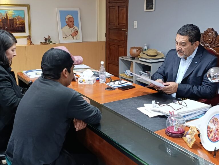 NUEVA COMISIÓN DEL BARRIO RAÚL ALFONSÍN SE PRESENTA ANTE EL INTENDENTE