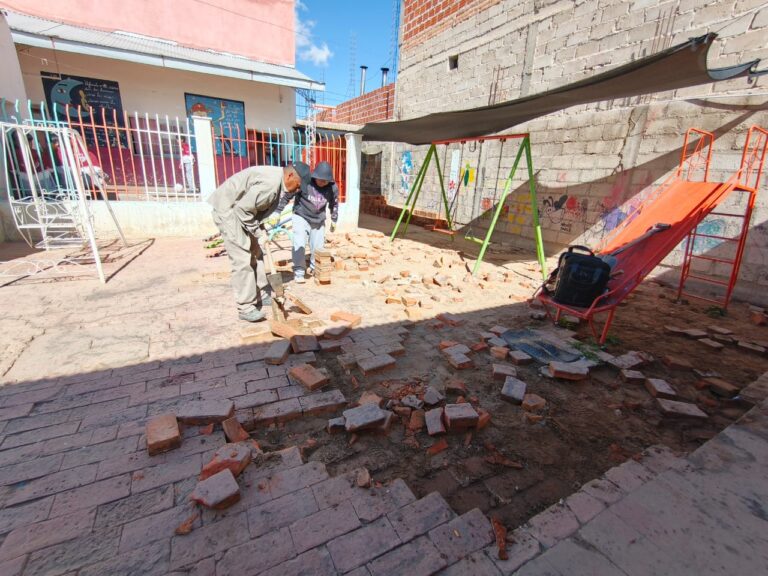 CON AYUDA DEL MUNICIPIO, MEJORARÁN EL PATIO DEL JIN Nº1