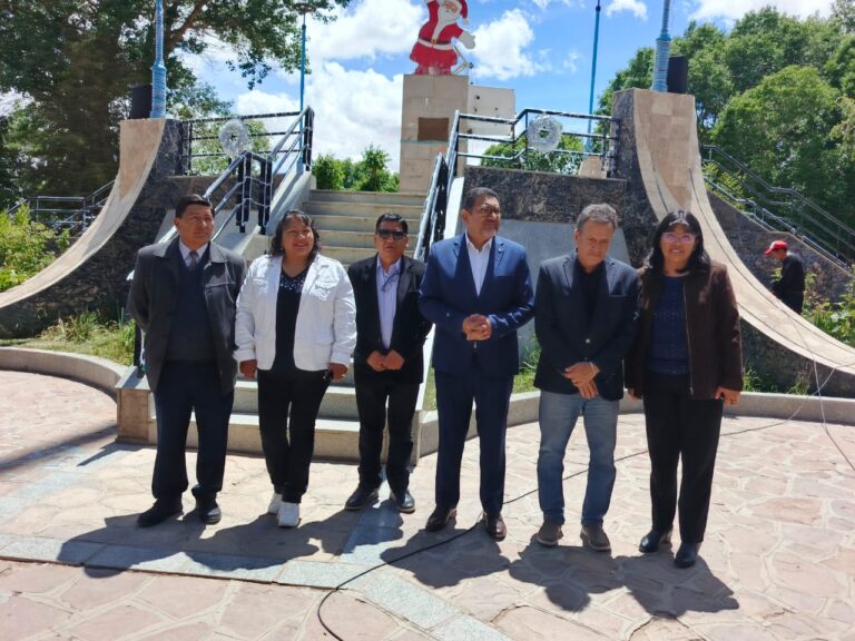 ENTREGA DEL DECRETO Nº 776/2025 DE INTERÉS EDUCATIVO MUNICIPAL EN LA QUIACA