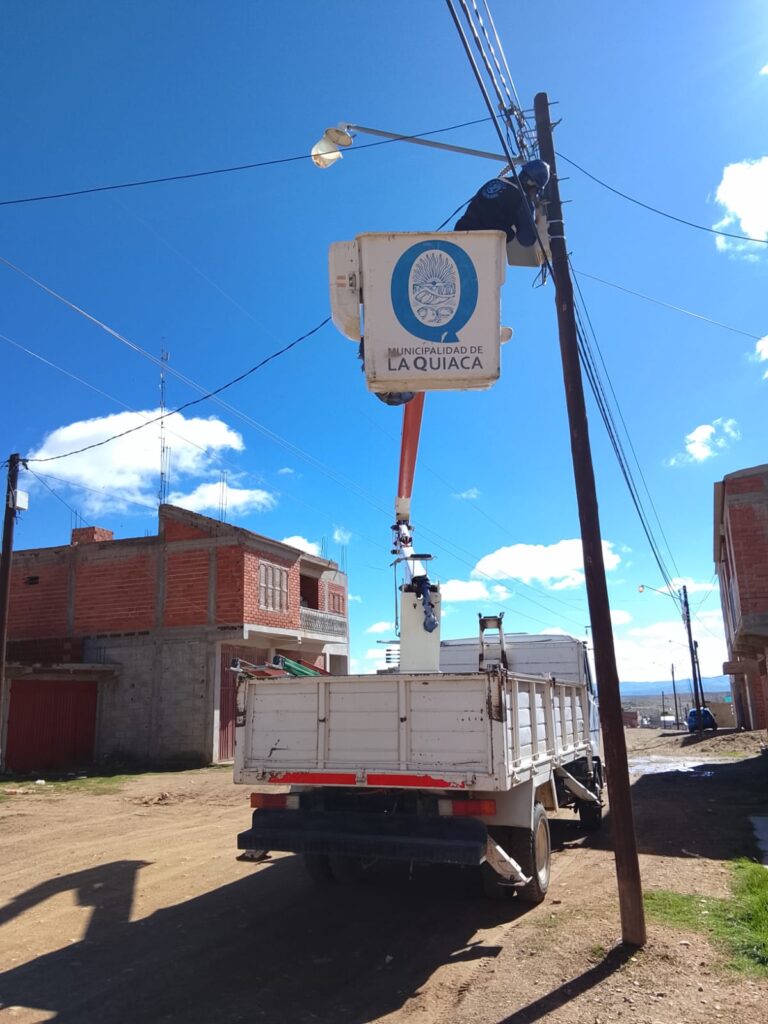 EL MUNICIPIO DE LA QUIACA REALIZÓ TRABAJOS DE ALUMBRADO PÚBLICO EN EL BARRIO JERUSALÉN