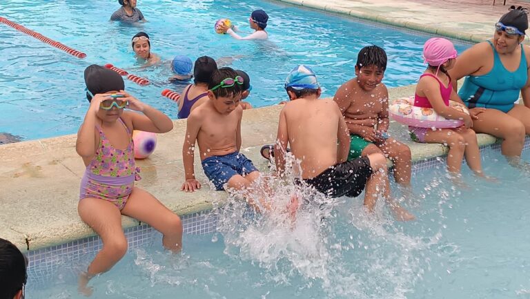LA COLONIA DE ABRA PAMPA VOLVIÓ A LA QUIACA PARA DISFRUTAR DE LA PILETA CLIMATIZADA