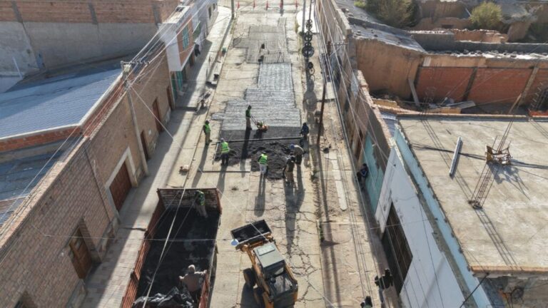 LA QUIACA ACELERA EL PLAN INTEGRAL DE BACHEO Y HOY CONCENTRA SOBRE 9 DE JULIO Y AVENIDA ESPAÑA