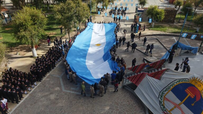 LA QUIACA PUSO EN VALOR SU HISTORIA CON PLACAS Y ACTIVIDADES INSTITUCIONALES