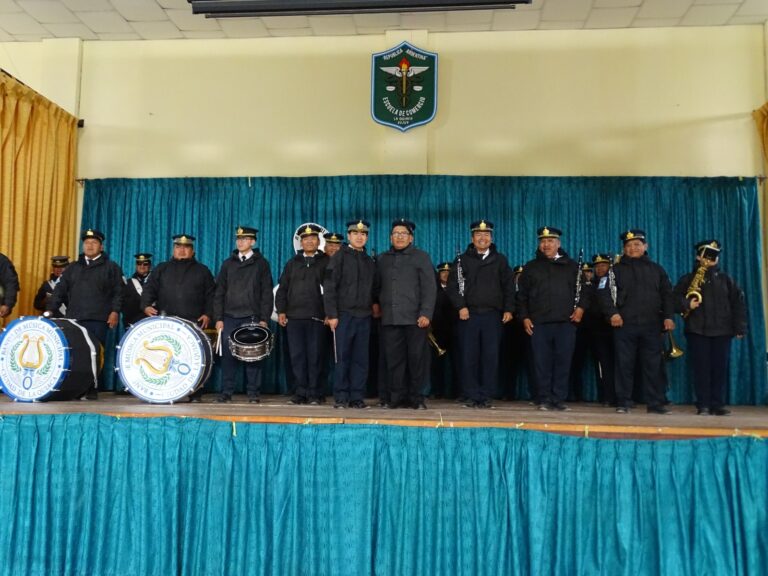 LA ESCUELA DE COMERCIO N° 1 REALIZO EL IZAMIENTO EN EL MARCO DE LAS ACTIVIDADES DEL PROGRAMA DE LA SEMANA DE MAYO