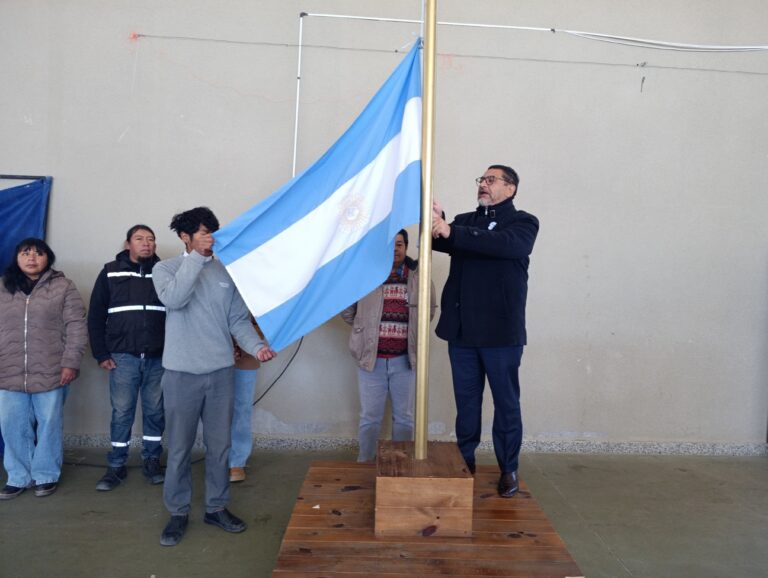 RUMBO AL 25 DE MAYO EL INTENDENTE VISITÓ LA ESCUELA DE ROBÓTICA