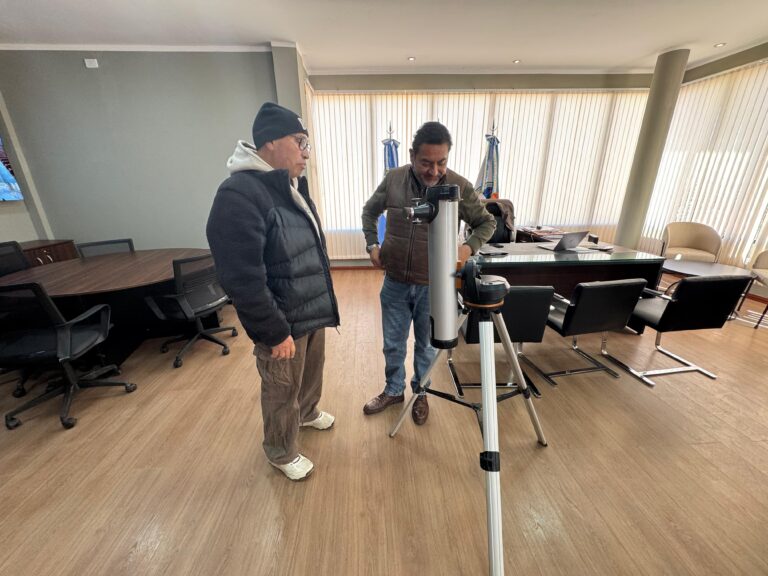 EL COMPLEJO CULTURAL MANKA FIESTA RECIBIÓ LA DONACIÓN DE UN TELESCOPIO