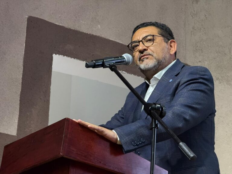 CASI 200 EMPLEADOS MUNICIPALES RECIBIERON EL PASE A PLANTA PERMANENTE EN LA QUIACA