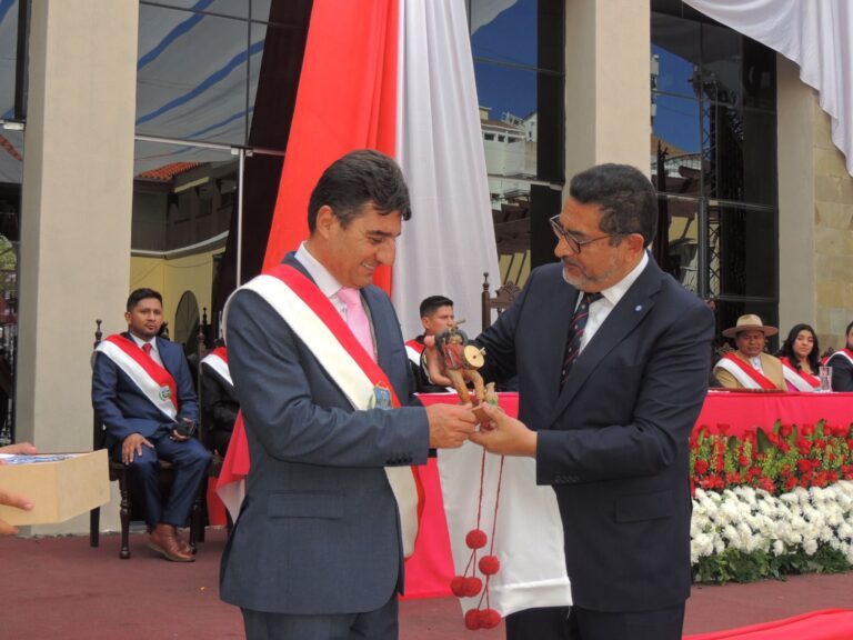 ACOMPAÑAMOS LA ASUNCIÓN DEL ALCALDE DE TARIJA, JOHNNY TORRES TERZO