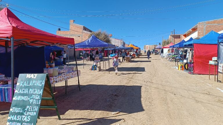 FERIA COMUNITARIA EN SAN SALVADOR CRECE CON EL TRABAJO CONJUNTO DE VECINOS Y MUNICIPIO