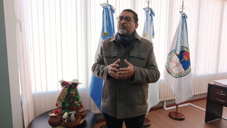 HISTÓRICO 20 DE JUNIO EN LA QUIACA ACTOS CENTRALES JURA DE LA BANDERA Y EL SHOW DE LOS KJARKAS