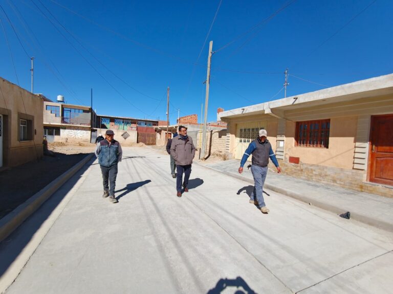 AVANZA LA OBRA DE CORDÓN CUNETA EN LA CALLE PATRICIAS ARGENTINAS UN PASO CLAVE PARA LA CONECTIVIDAD CON EL HOSPITAL