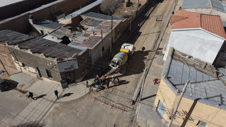 EL MUNICIPIO EJECUTA EL SEGUNDO TRAMO DEL CORDÓN CUNETA EN PATRICIAS ARGENTINAS