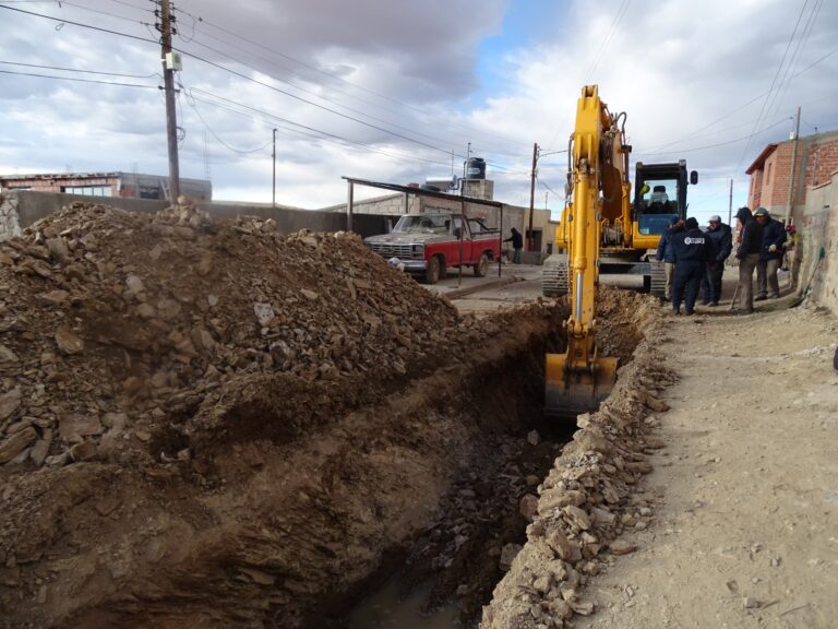 LA MUNICIPALIDAD DE LA QUIACA AVANZA CON EL ÚLTIMO TRAMO DE LA RED CLOACAL EN BARRIO LUJÁN