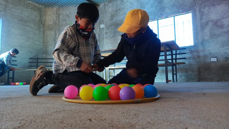 “JUGANDO EN TU BARRIO” CONTINÚA LLEVANDO RECREACIÓN Y CONTENCIÓN A LOS NIÑOS DE LA QUIACA