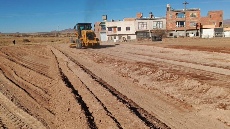 AVANZA LA NIVELACIÓN DE LA CANCHA DEL BARRIO ESTELA SILOS PARA FORTALECER EL DEPORTE COMUNITARIO