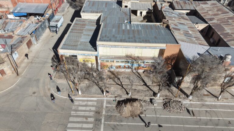 MUNICIPALIDAD DE LA QUIACA Y CORREO ARGENTINO AVANZAN EN LA PUESTA EN VALOR DE UN EDIFICIO EMBLEMÁTICO DE LA CIUDAD