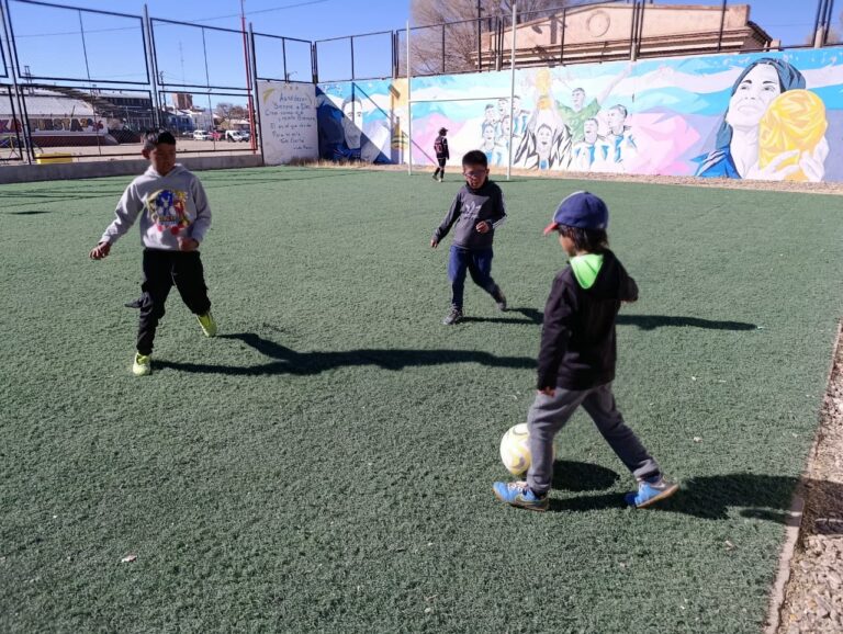 ESCUELITAS MUNICIPALES DE FÚTBOL RETOMARON SUS ACTIVIDADES E INVITAN A MÁS NIÑOS Y NIÑAS A SUMARSE