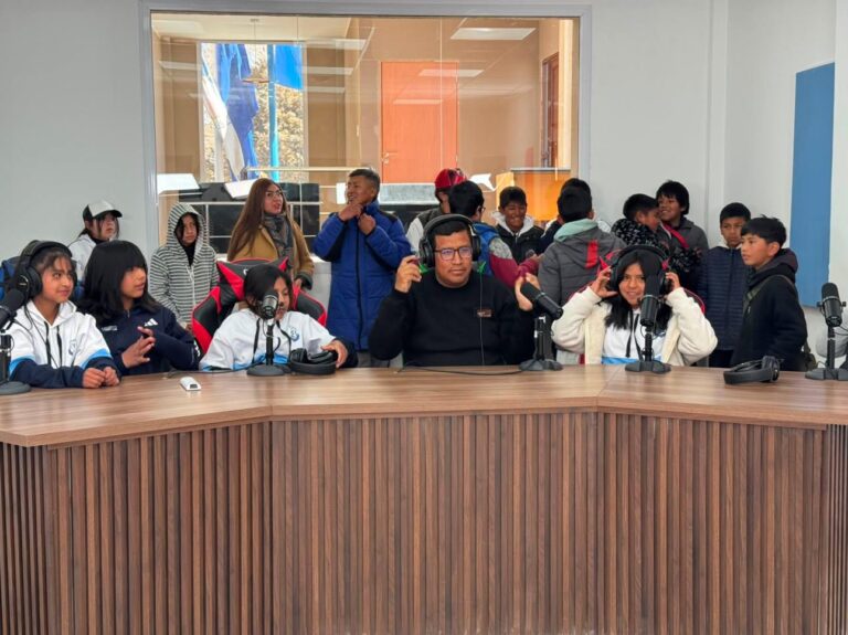 EL PROGRAMA «LA MUNI VA AL COLE» LLEGÓ A LA ESCUELA N.º 300 DE OJO DE AGUA Y CONTINÚA FORTALECIENDO LA INTEGRACIÓN EDUCATIVA