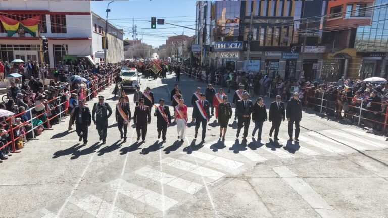 LA MUNICIPALIDAD DE LA QUIACA SALUDÓ AL ESTADO PLURINACIONAL DE BOLIVIA EN EL 201.º ANIVERSARIO DE SU INDEPENDENCIA