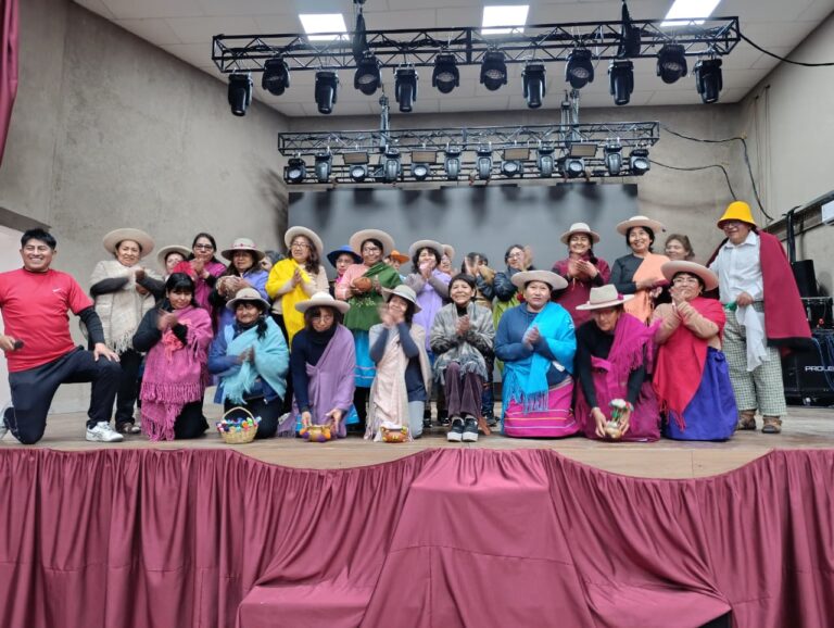 EL BALLET MUNICIPAL DE ADULTOS MAYORES “PACHA MANKA” SE PREPARA PARA UNA GRAN PRESENTACIÓN