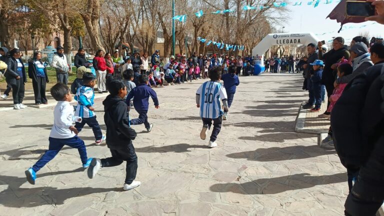 LA GESTIÓN MUNICIPAL ACOMPAÑA EL INICIO DE LOS JUEGOS ESCOLARES CON UNA MARATÓN ESTUDIANTIL