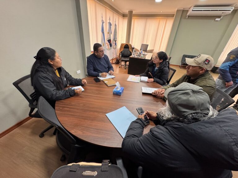 LA MUNICIPALIDAD INTERVIENE ANTE EL CONFLICTO QUE AFECTA A 96 FAMILIAS DEL BARRIO RUTA 40