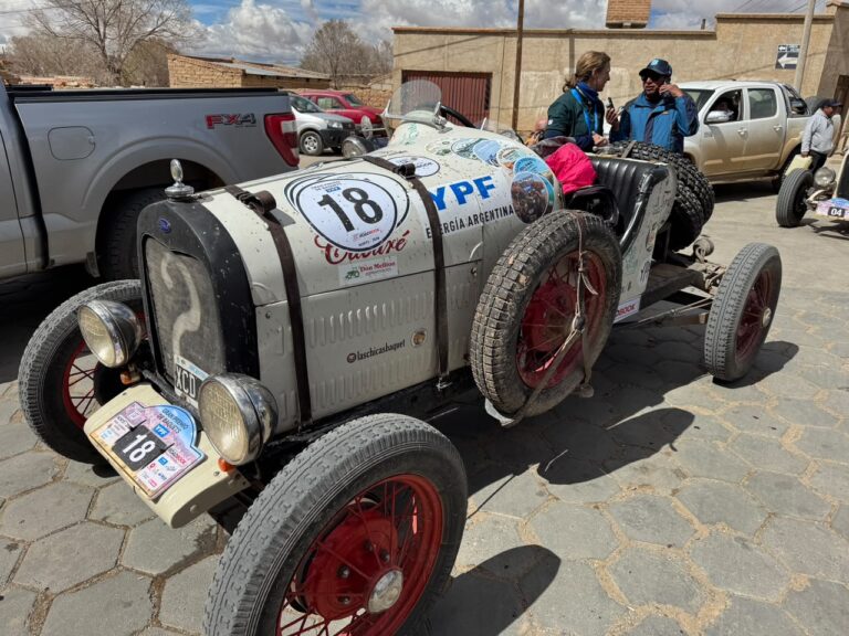 LA QUIACA RECIBIÓ A LOS AUTOS CLÁSICOS QUE RECORREN LA RUTA 40