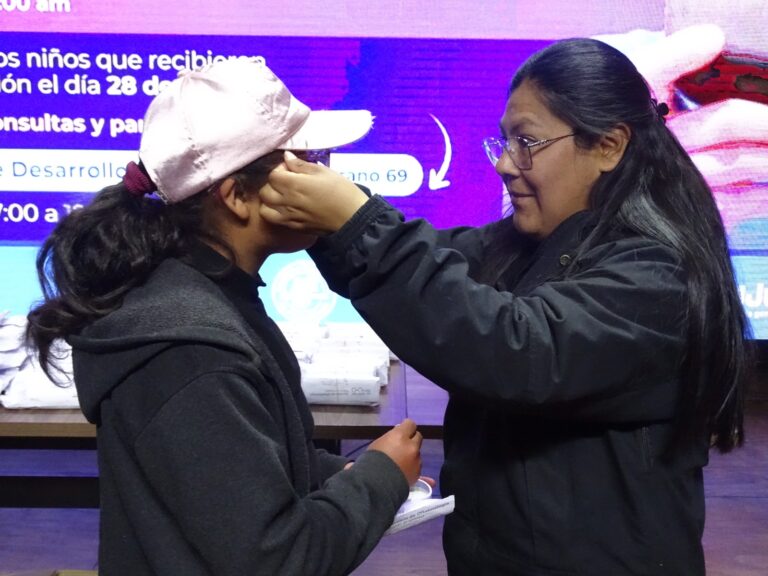LA QUIACA CERRÓ UNA NUEVA ETAPA DEL OPERATIVO “VER PARA SER LIBRES” CON LA ENTREGA DE 308 ANTEOJOS