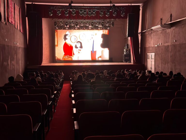 EDUCACINE: EL CINE DEL COMPLEJO CULTURAL MANKA FIESTA SE CONVIERTE EN UN ESPACIO DE APRENDIZAJE