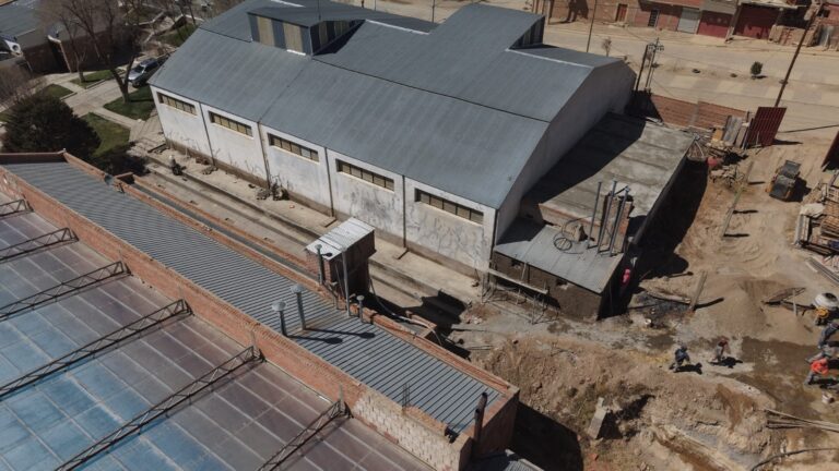 AVANZAN LOS TRABAJOS DE PUESTA EN VALOR DEL CAMPO DEPORTIVO DEL CEAR