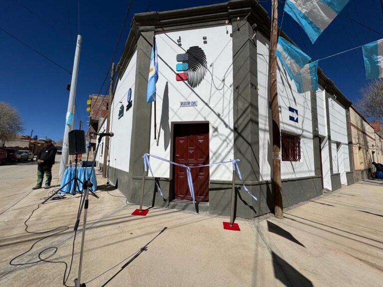 «NO COLABORARON”: VELAZQUEZ INAUGURÓ EL REGISTRO CIVIL y MARCÓ RESPONSABILIDADES POR EL ESTADO DEL MISMO