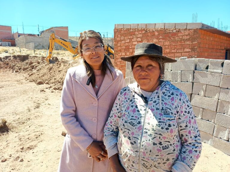 LA MUNICIPALIDAD DE LA QUIACA BRINDA ASISTENCIA A UNA FAMILIA DEL BARRIO RAÚL ALFONSÍN