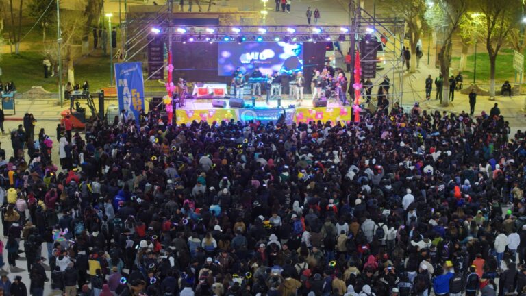 PLAZA CENTENARIO SE VISTIÓ DE FIESTA PARA RECIBIR LA PRIMAVERA 2026