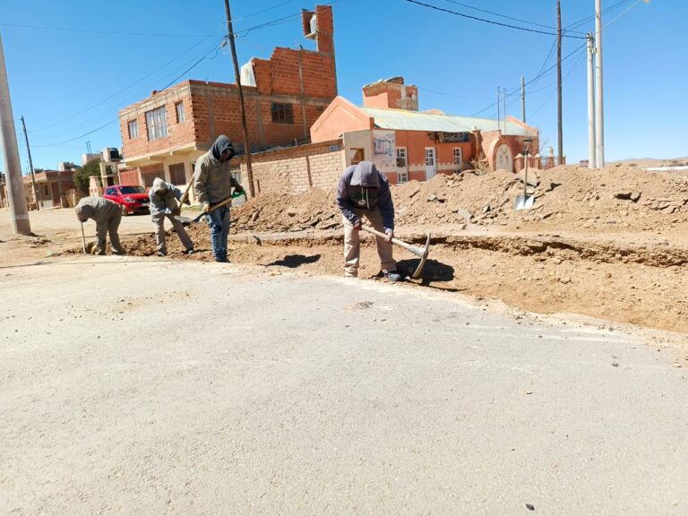 DANTE VELAZQUEZ FORTALECE OBRAS VIALES, CLOACALES Y DE INFRAESTRUCTURA EN DISTINTOS SECTORES DE LA QUIACA