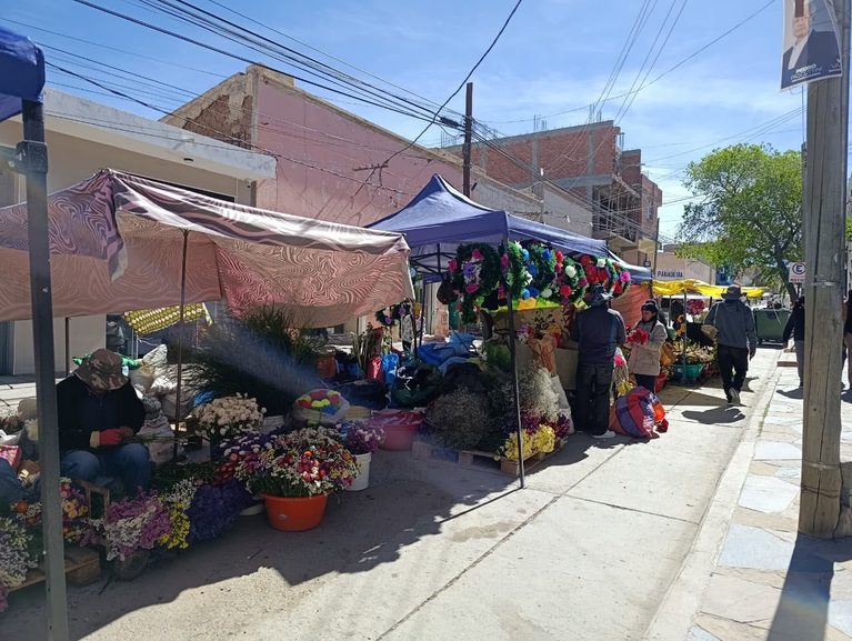 LA MUNICIPALIDAD DE LA QUIACA ORGANIZA LA FERIA DE TODOS SANTOS Y FIELES DIFUNTOS A TRAVÉS DE LA DIRECCIÓN DE BROMATOLOGÍA