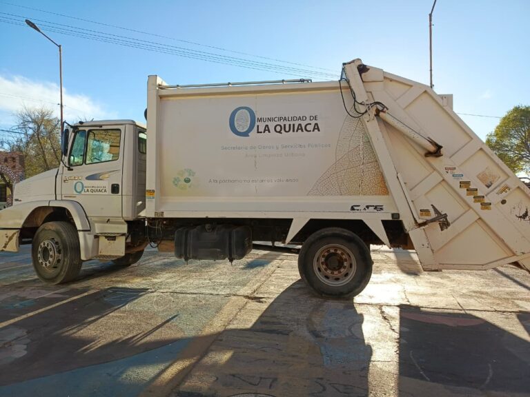 LIMPIEZA URBANA: EL MUNICIPIO TRABAJA DESDE TEMPRANO TRAS EL SEGUNDO DESFILE DE CARROZAS