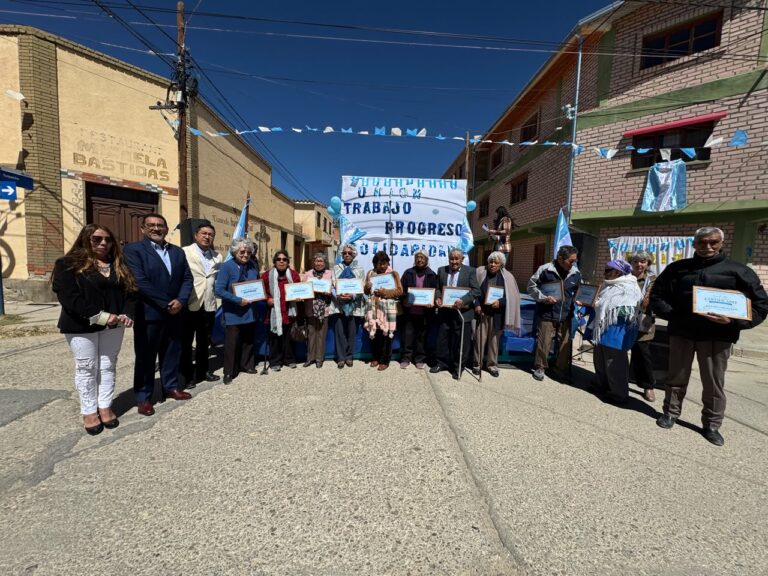 LA QUIACA AVANZA CON DIGNIDAD Y MEMORIA: EL INTENDENTE DANTE VELAZQUEZ ACOMPAÑÓ EL PRIMER ANIVERSARIO DEL BARRIO CENTRO