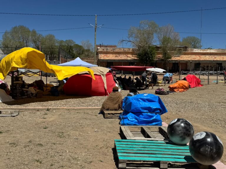 HISTORIAS Y TRADICIÓN EN LA ANTESALA DE LA MANKA FIESTA: EMPRENDEDORES Y ARTESANOS LLEGAN A LA QUIACA