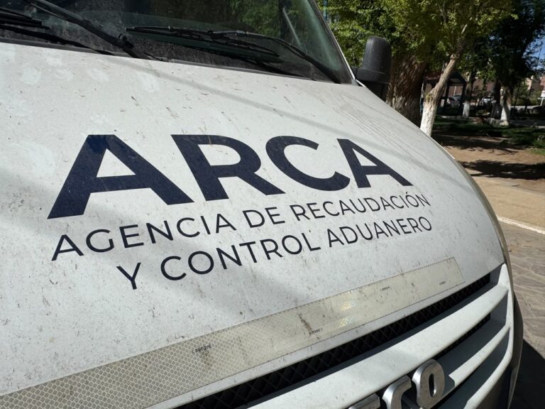 LA MUNICIPALIDAD DE LA QUIACA ACERCA SERVICIOS DE ATENCIÓN MÓVIL DEL ARCA A LA PLAZA CENTENARIO