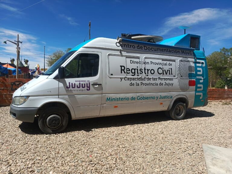 LA MUNICIPALIDAD DE LA QUIACA Y EL REGISTRO CIVIL PROVINCIAL GARANTIZAN UN OPERATIVO INTEGRAL DE DNI EN EL COMPLEJO CULTURAL