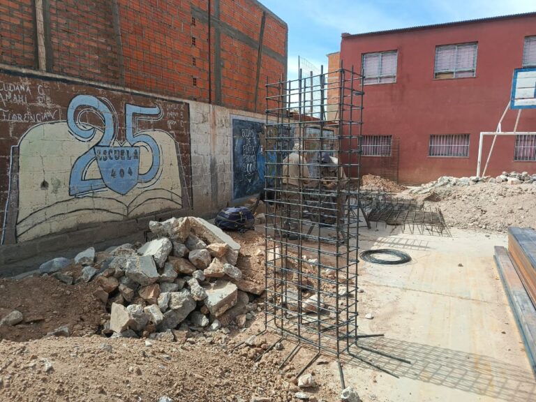 AVANZA LA CONSTRUCCIÓN DEL POLIDEPORTIVO CUBIERTO EN LA ESCUELA N° 404, TRAS LAS GESTIONES DEL INTENDENTE DANTE VELAZQUEZ
