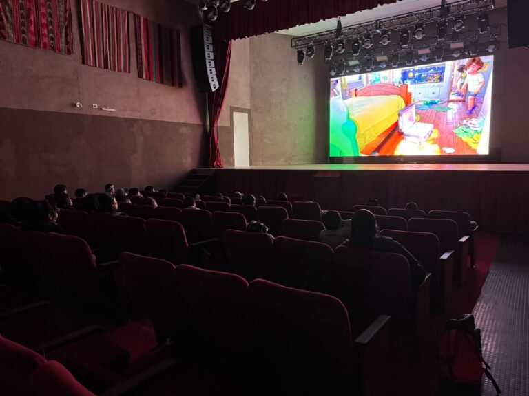 LA ESCUELA N.º 61 «HERMANA STELLA MARIS ILMING» DE PUMAHUASI VISITÓ EL COMPLEJO CULTURAL Y DISFRUTÓ DE UNA JORNADA DE CINE Y CULTURA EN LA QUIACA