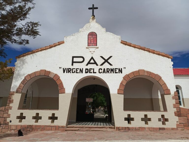 LA MUNICIPALIDAD DE LA QUIACA ARTICULA SERVICIOS Y OBRAS DE MANTENIMIENTO EN EL CEMENTERIO MUNICIPAL «VIRGEN DEL CARMEN» DE CARA AL 1 Y 2 DE NOVIEMBRE