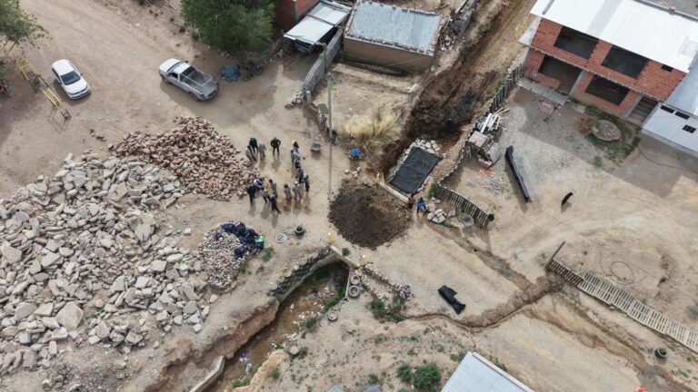 AVANCE DE OBRAS INFRAESTRUCTURALES Y CANALIZACIÓN EN EL BARRIO PAPA FRANCISCO